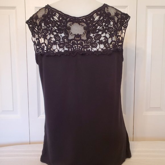 Jessica Black T-Shirt with Lace Detail on Back and Shoulders - Picture 2 of 8